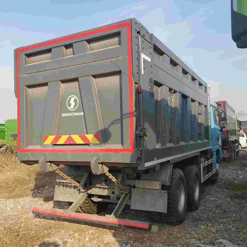 Caminhão de descarga pesado de 400 hp configurado com suspensão de rodagem aérea para desempenho ideal
